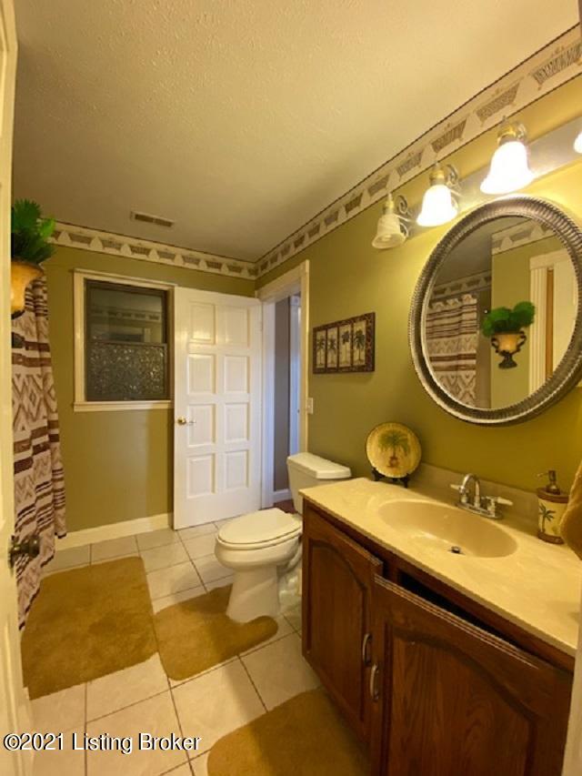 1189 Burba Road Bardstown, KY 40004 - Photo 24 of 50 Upstairs Bath
