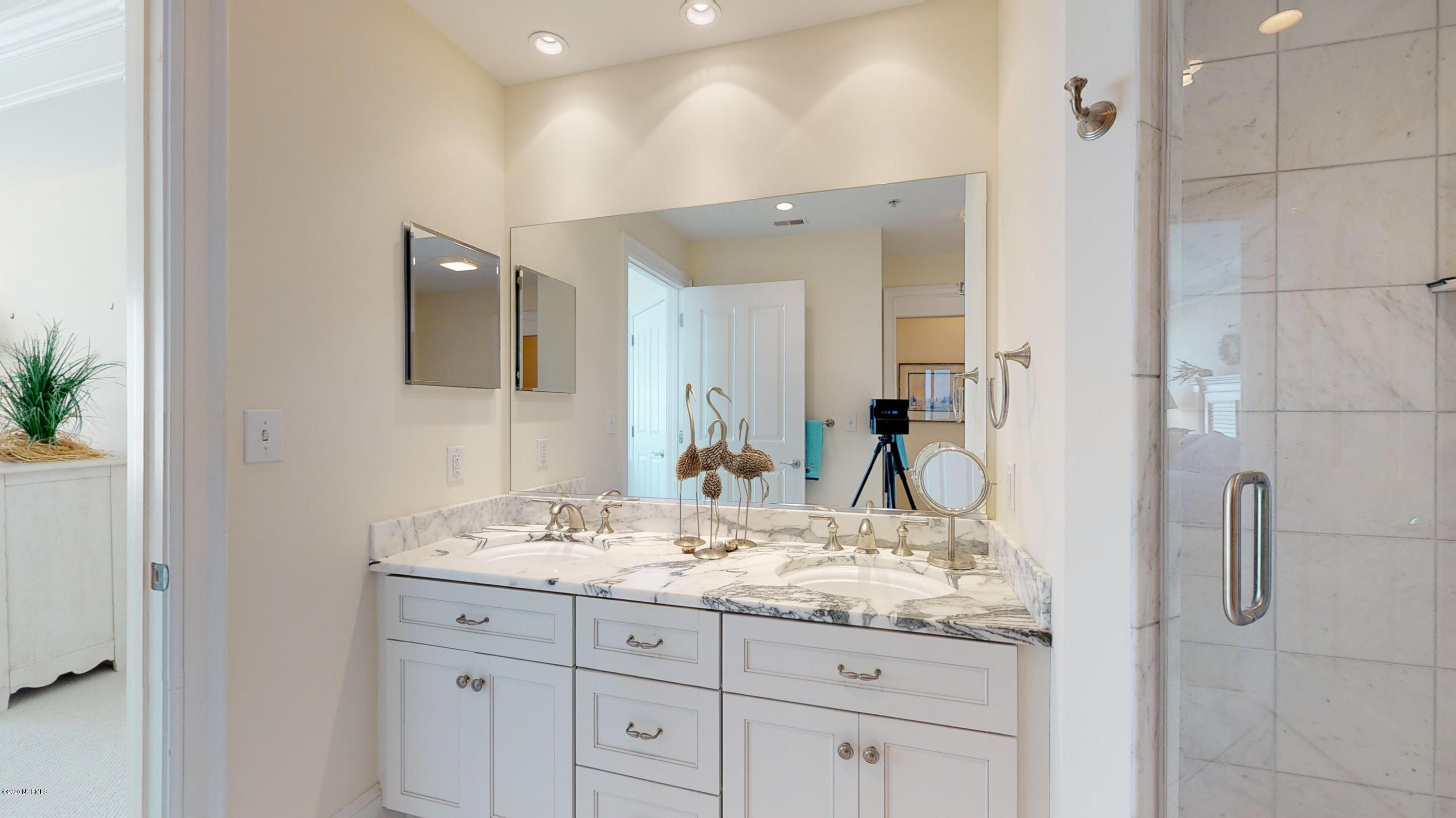 1435 Salter Path Road, Unit M3 Indian Beach, NC 28512 - Photo 15 of 40 Principal Suite