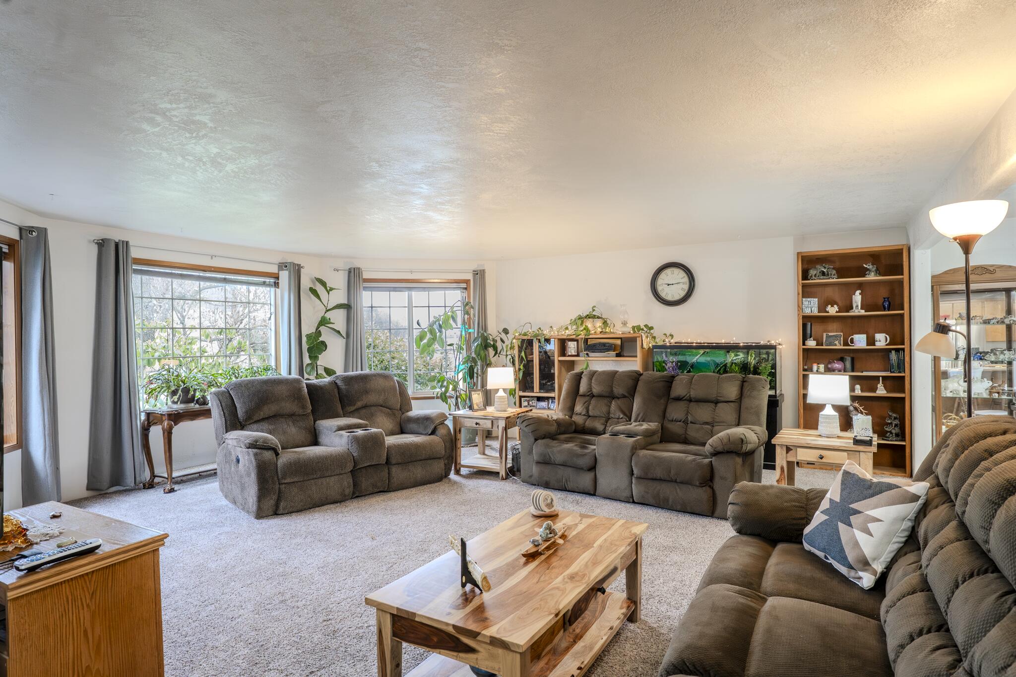125 Meadow View Drive Phoenix, OR 97535 - Photo 6 of 27 DSC05123