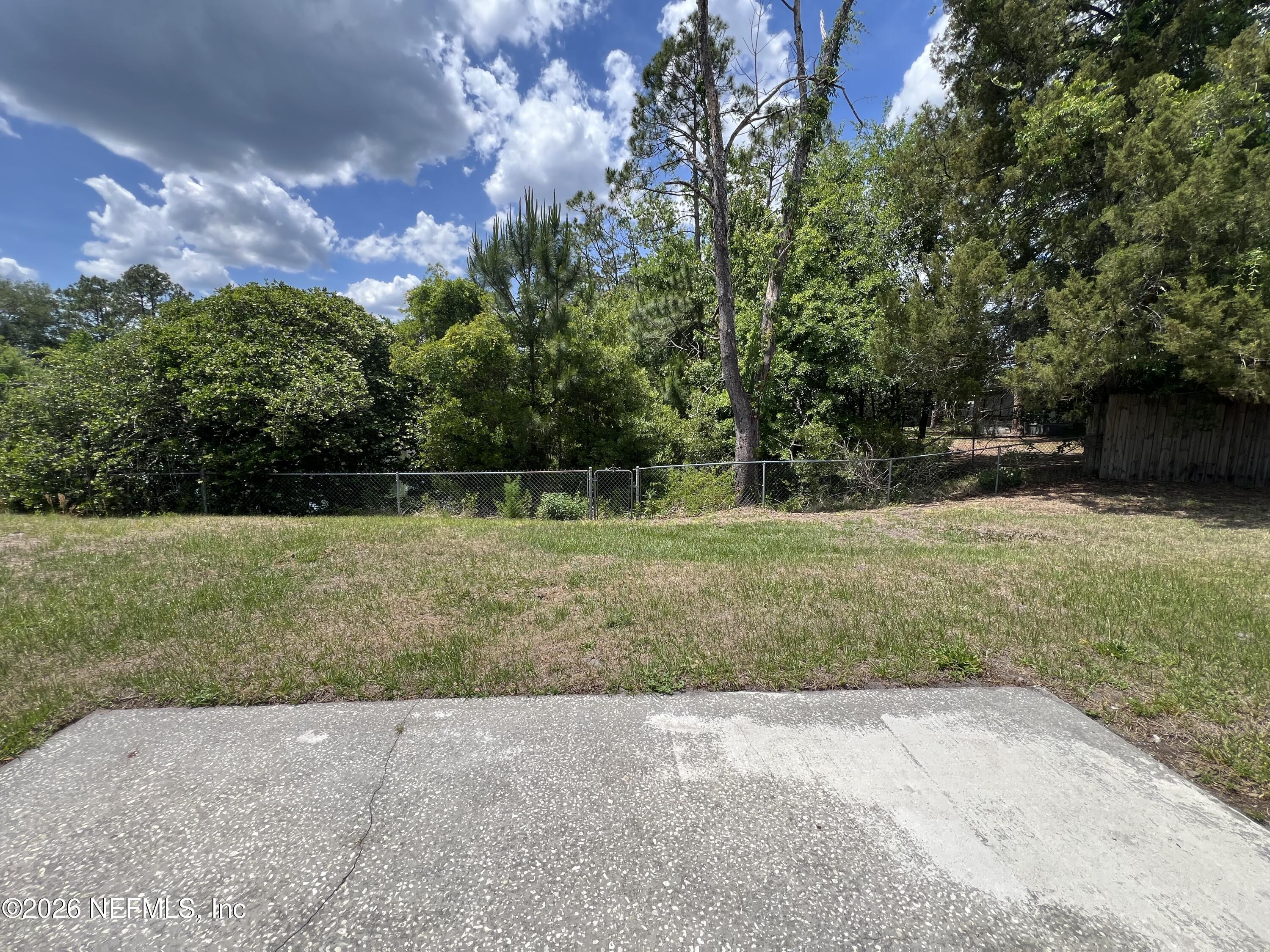 7820 Collins Ridge Boulevard East Jacksonville, FL 32244 - Photo 26 of 27 a backyard of a house with lots of green space