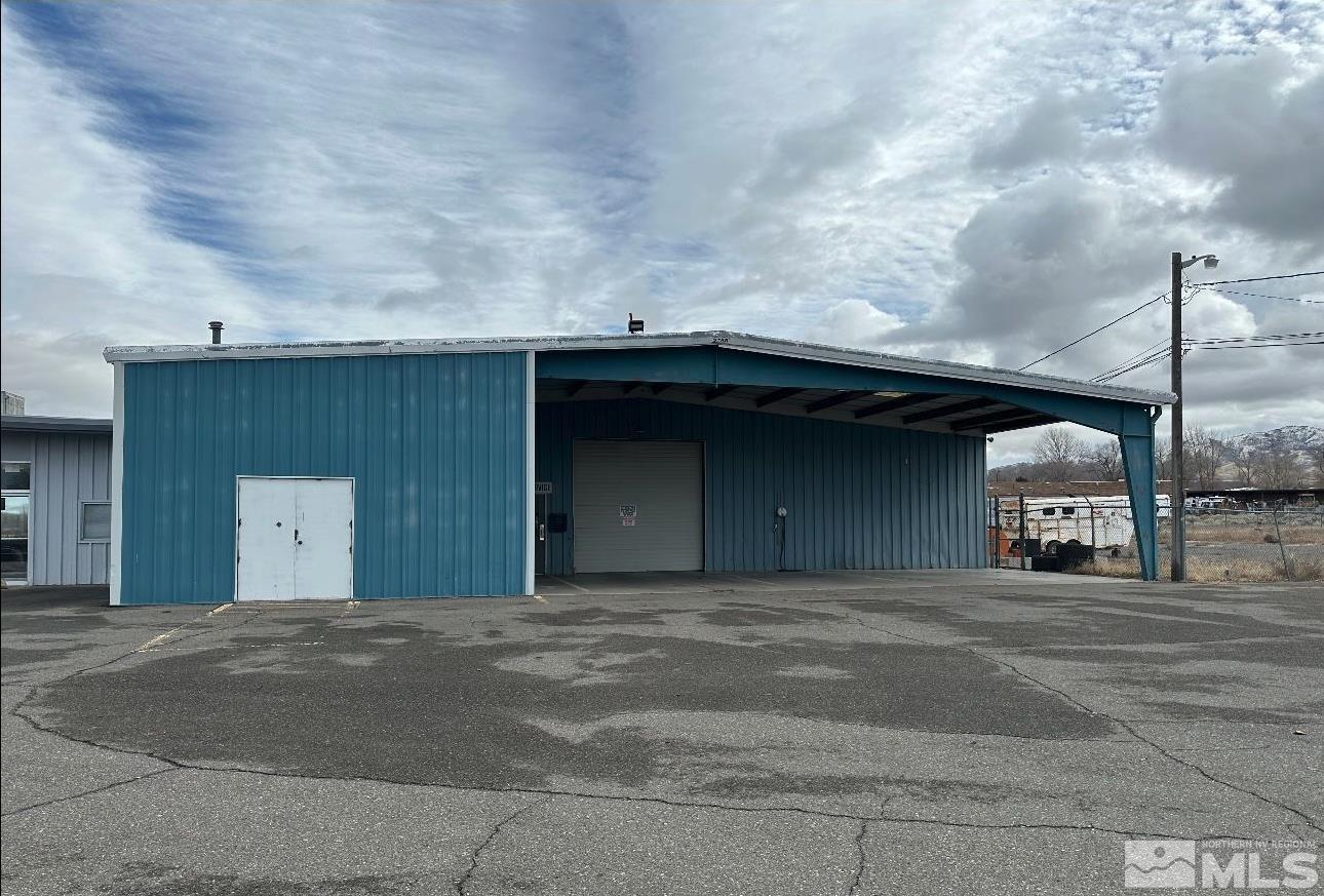 5050 East Winnemucca Boulevard Winnemucca, NV 89445 - Photo 9 of 9 a view of a car garage