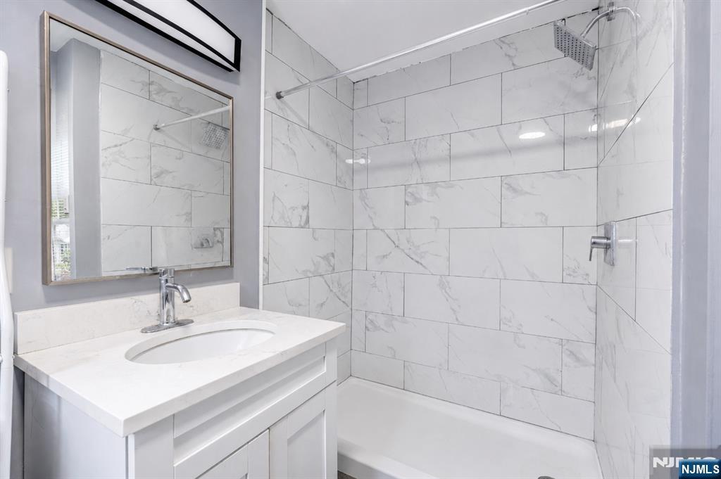 231 Palisade Avenue, Unit 4 Garfield, NJ 07026 - Photo 7 of 8