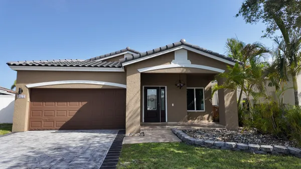 $649,900 | 4572 Southwest 14th Street, Deerfield Beach, FL 33442