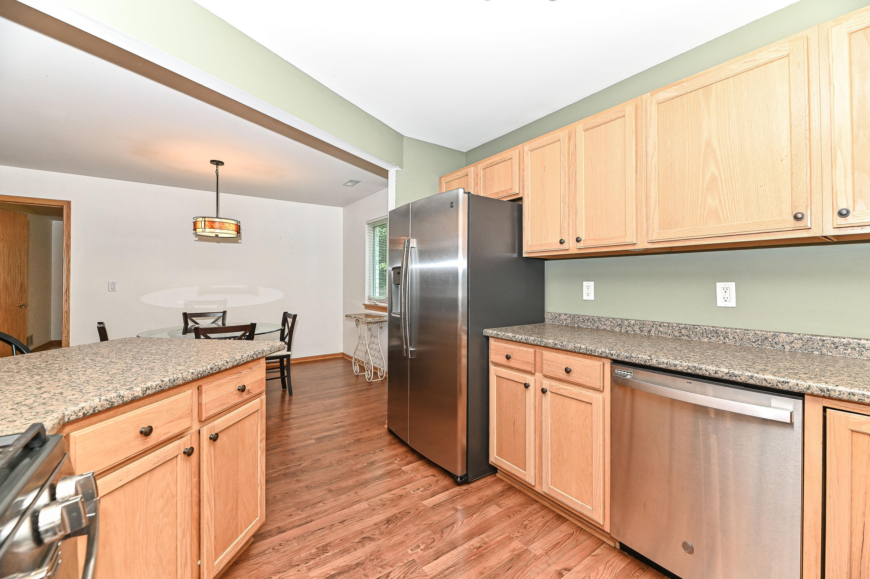 91 Potawatomi Road, Unit G1 Williams Bay, WI 53191 - Photo 17 of 49 SS appliances