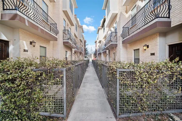 $3,100 | 3142 Ross Avenue, Unit 1, Dallas, TX 75204