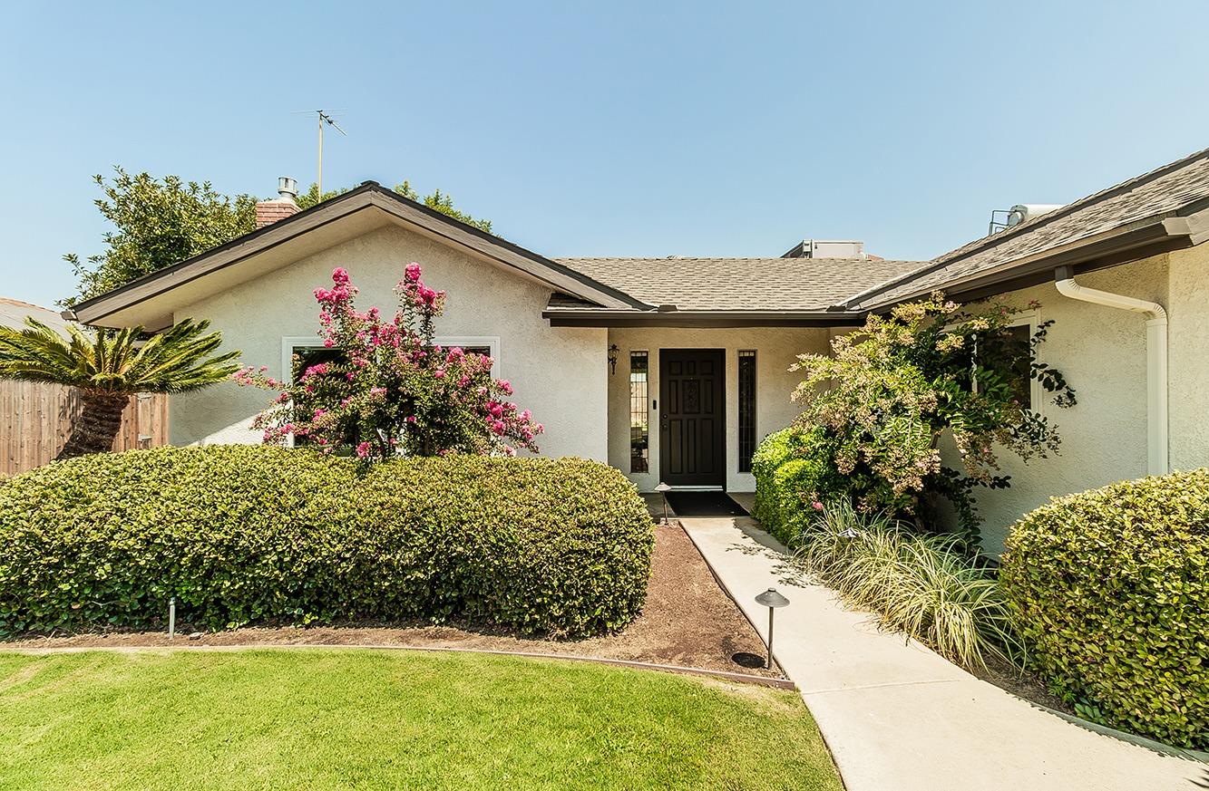 666 East Kip Patrick Drive Reedley, CA 93654 - Photo 3 of 45 Gallery Image 3