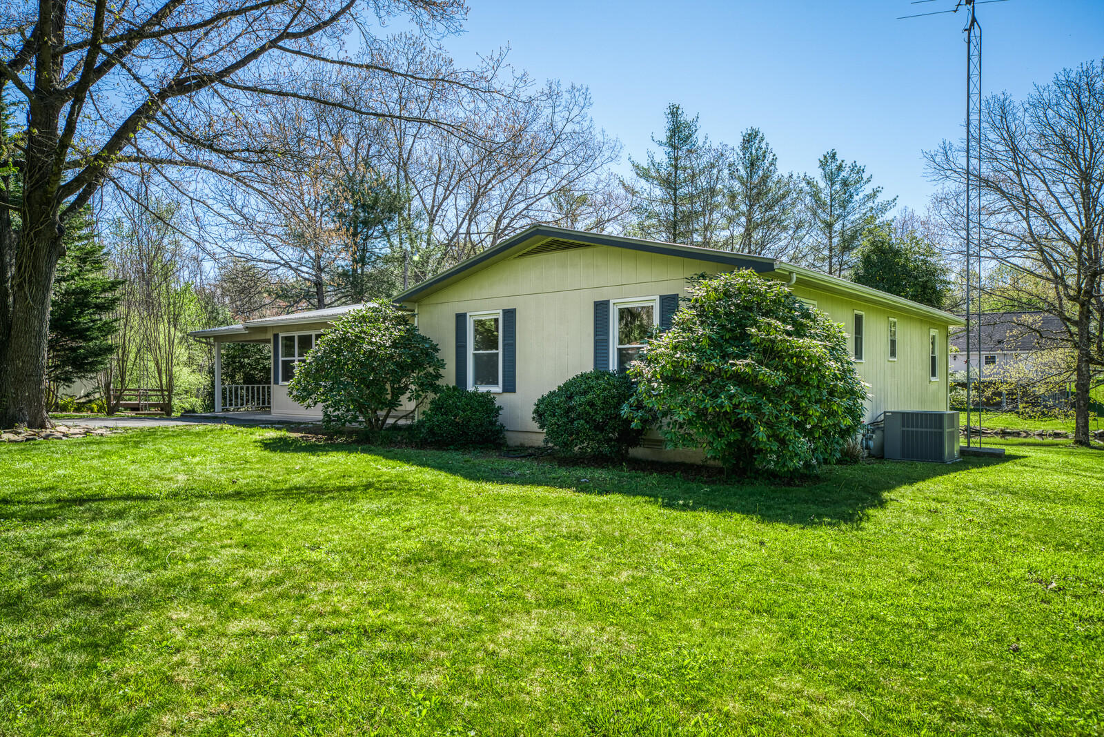 1518 Cherokee Road East Crossville, TN 38572 - Photo 2 of 38 Front View