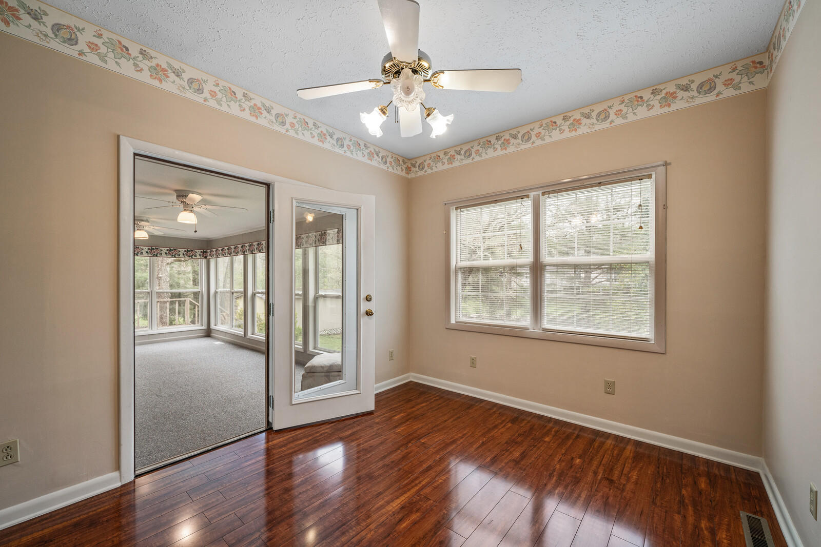 1518 Cherokee Road East Crossville, TN 38572 - Photo 16 of 38 Family room