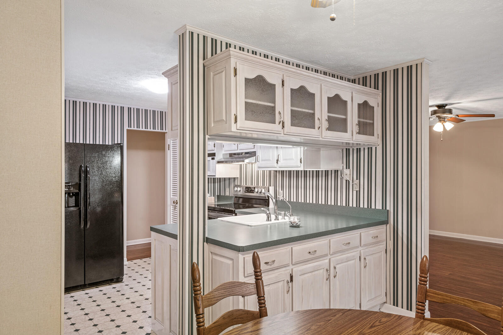 1518 Cherokee Road East Crossville, TN 38572 - Photo 21 of 38 Built in cupboard