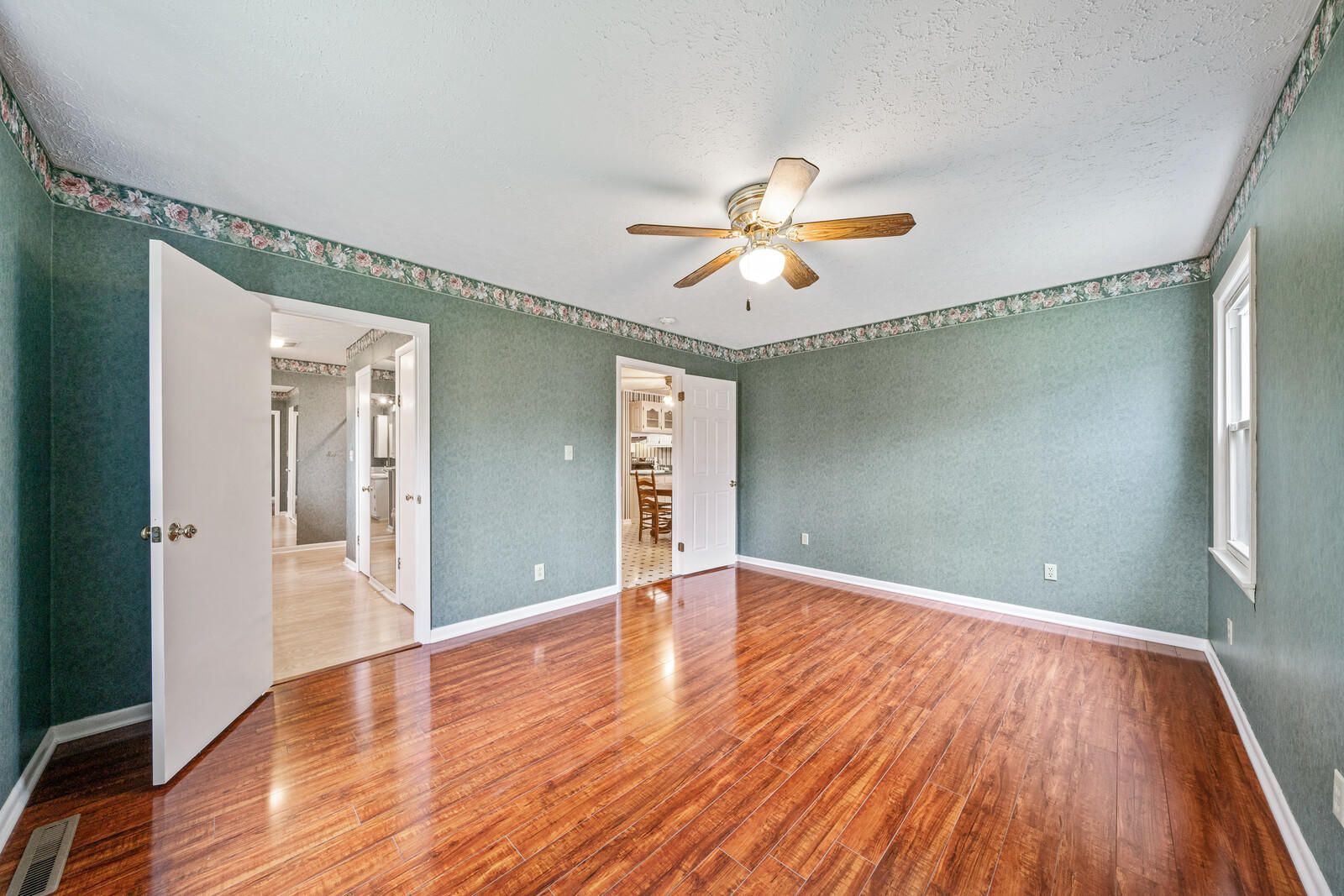 1518 Cherokee Road East Crossville, TN 38572 - Photo 24 of 38 Master bedroom