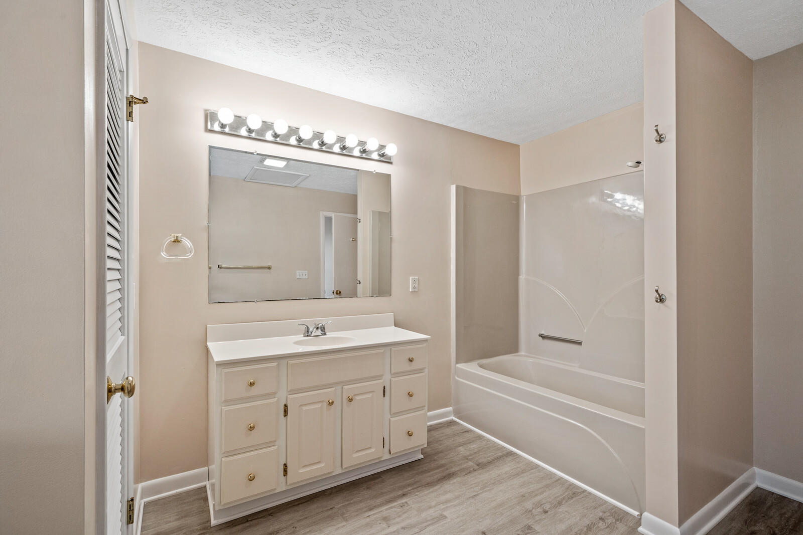 1518 Cherokee Road East Crossville, TN 38572 - Photo 27 of 38 2nd Master bath
