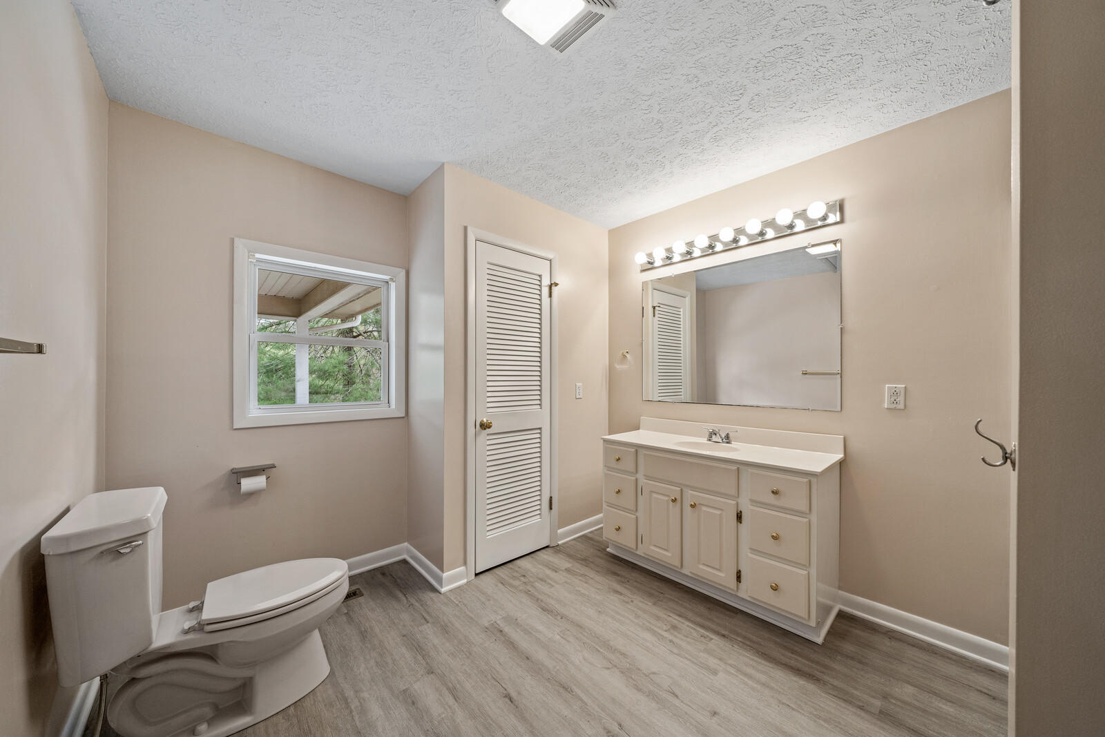 1518 Cherokee Road East Crossville, TN 38572 - Photo 28 of 38 2nd Master bath
