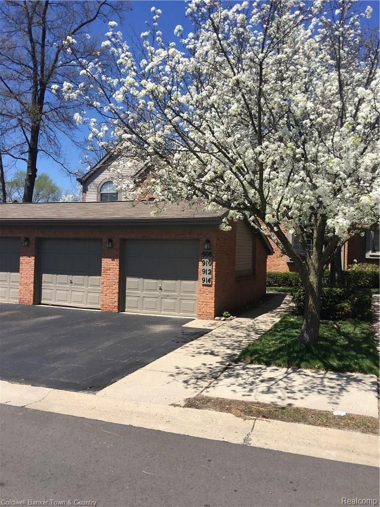 912 Ridge Court Brighton, MI 48116 - Photo 1 of 19 Welcome to 912 Ridge Court