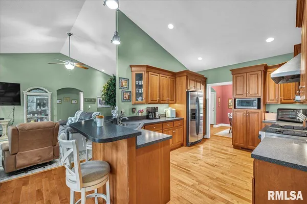 $450,000 | 1329 County Road 1300 North, Lincoln, IL 62656