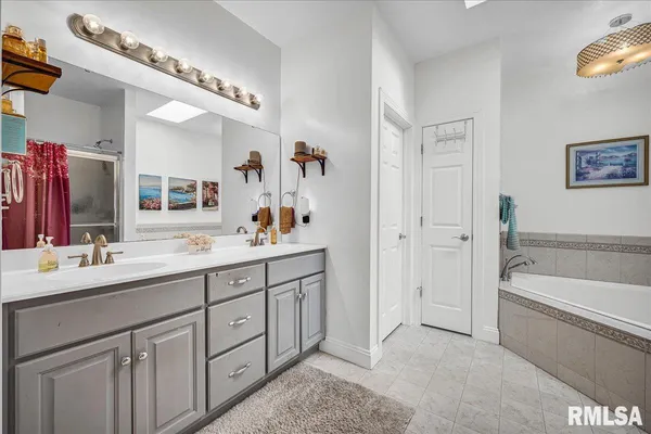 $450,000 | 1329 County Road 1300 North, Lincoln, IL 62656