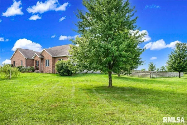 $450,000 | 1329 County Road 1300 North, Lincoln, IL 62656