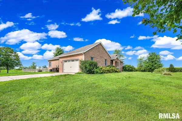 $450,000 | 1329 County Road 1300 North, Lincoln, IL 62656