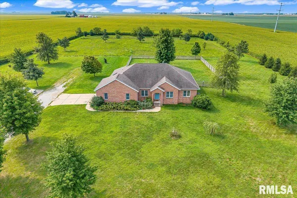$450,000 | 1329 County Road 1300 North, Lincoln, IL 62656