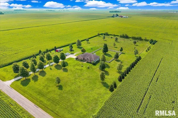 $450,000 | 1329 County Road 1300 North, Lincoln, IL 62656