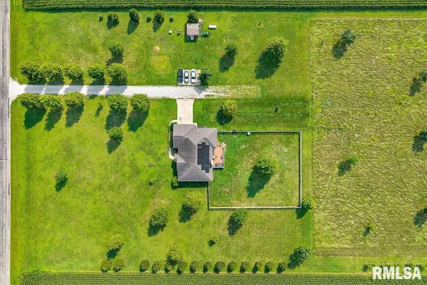 $450,000 | 1329 County Road 1300 North, Lincoln, IL 62656