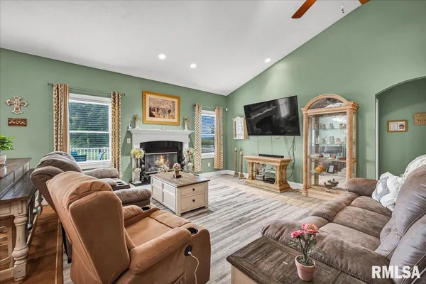 $450,000 | 1329 County Road 1300 North, Lincoln, IL 62656