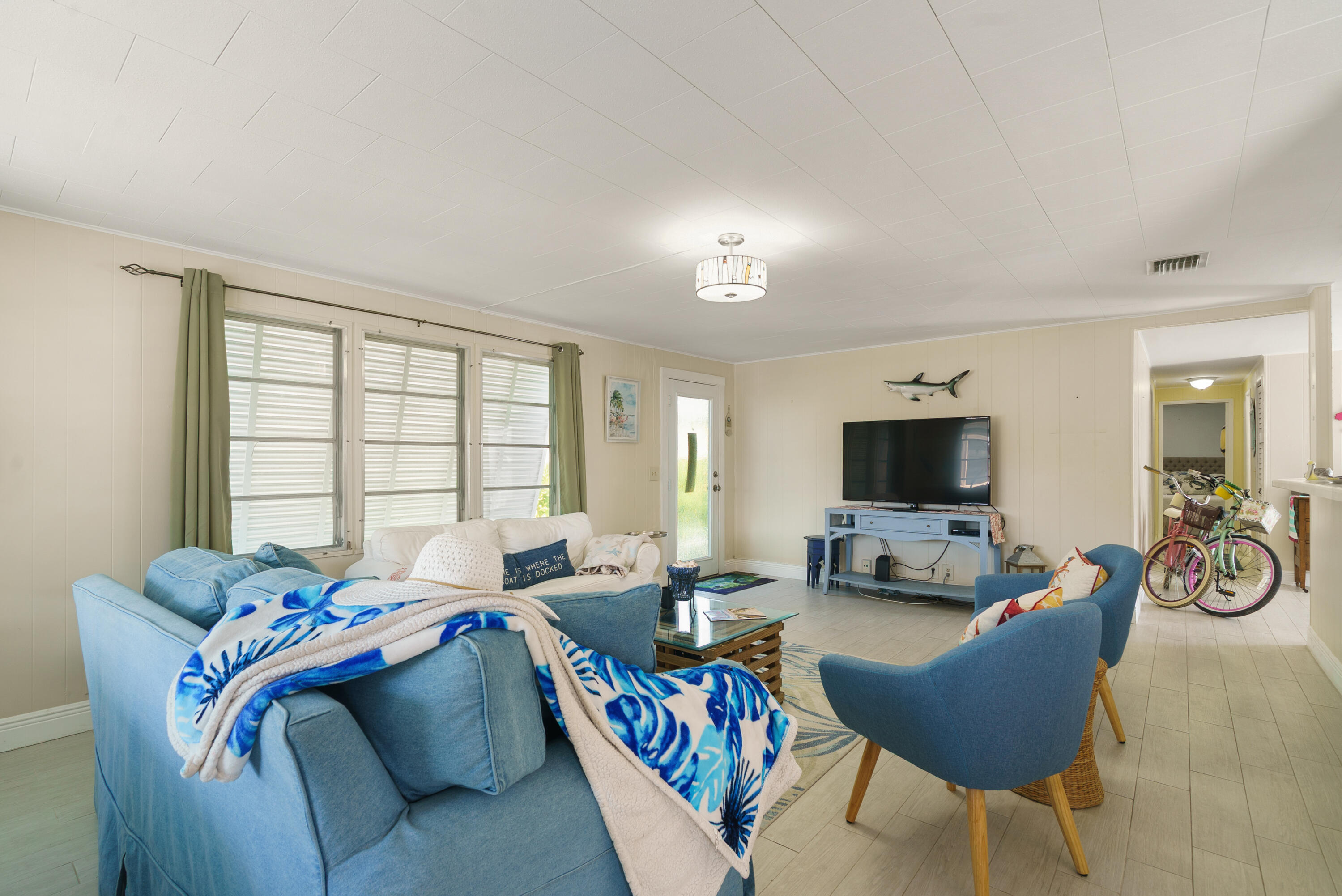 205 Humpty Dumpty Drive Key Largo, FL 33037 - Photo 10 of 40 Living Room
