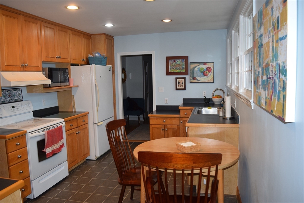 136 Dorset Road Holliston, MA 01746 - Photo 17 of 42 Gallery Image 17