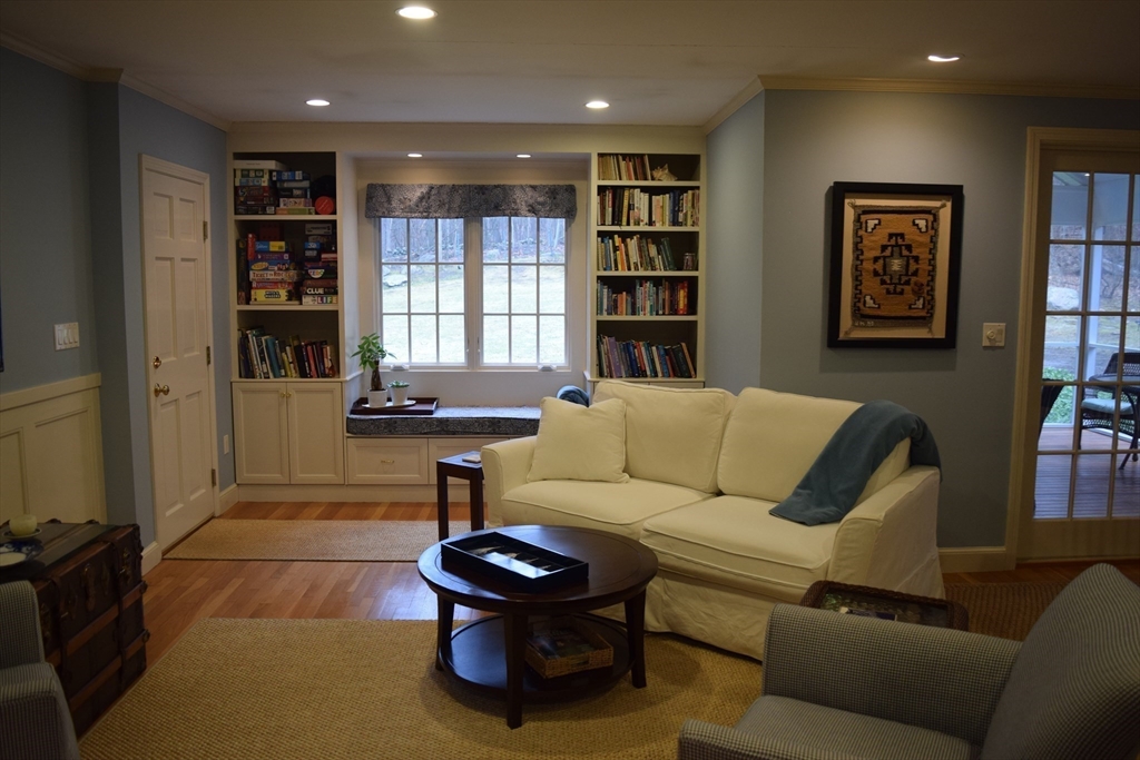 136 Dorset Road Holliston, MA 01746 - Photo 8 of 42 Gallery Image 8