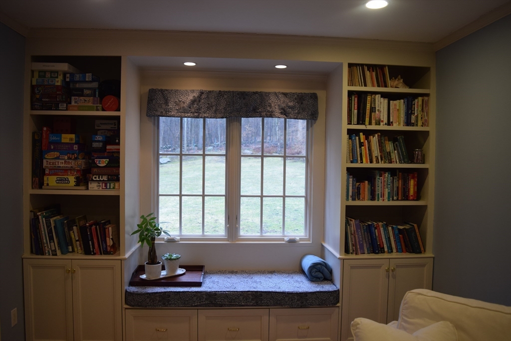 136 Dorset Road Holliston, MA 01746 - Photo 9 of 42 Gallery Image 9