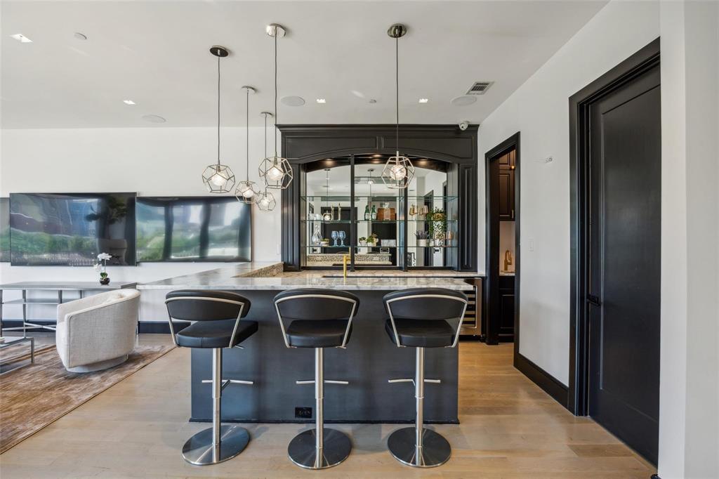2210 Boll Street Dallas, TX 75204 - Photo 21 of 30 a kitchen with a table and chairs