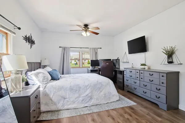 $299,900 | 1820 Park Ln Avenue, McHenry, IL 60050