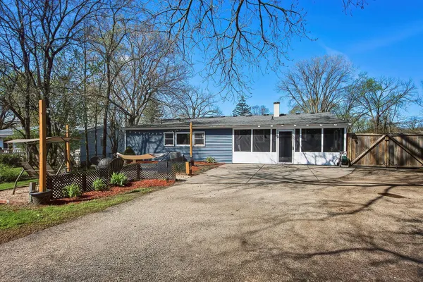 $299,900 | 1820 Park Ln Avenue, McHenry, IL 60050