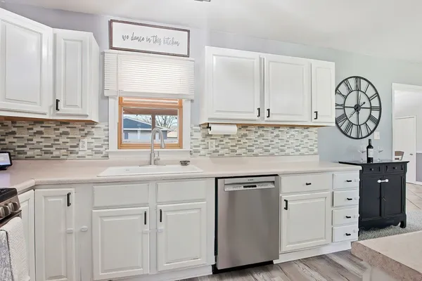 $299,900 | 1820 Park Ln Avenue, McHenry, IL 60050