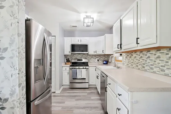 $299,900 | 1820 Park Ln Avenue, McHenry, IL 60050