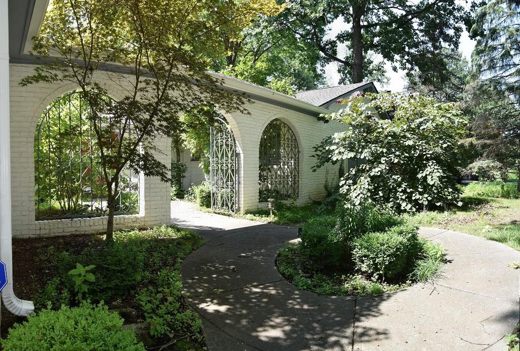 8930 Shagbark Road Indianapolis, IN 46260 - Photo 2 of 27 Gallery Image 2