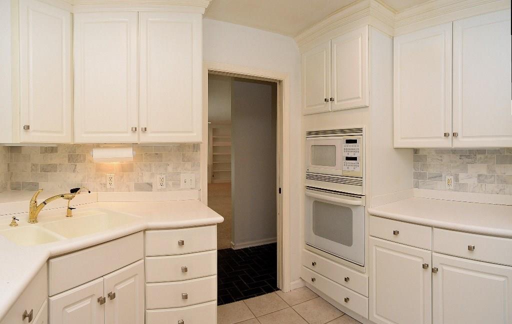 8930 Shagbark Road Indianapolis, IN 46260 - Photo 12 of 27 Gallery Image 12