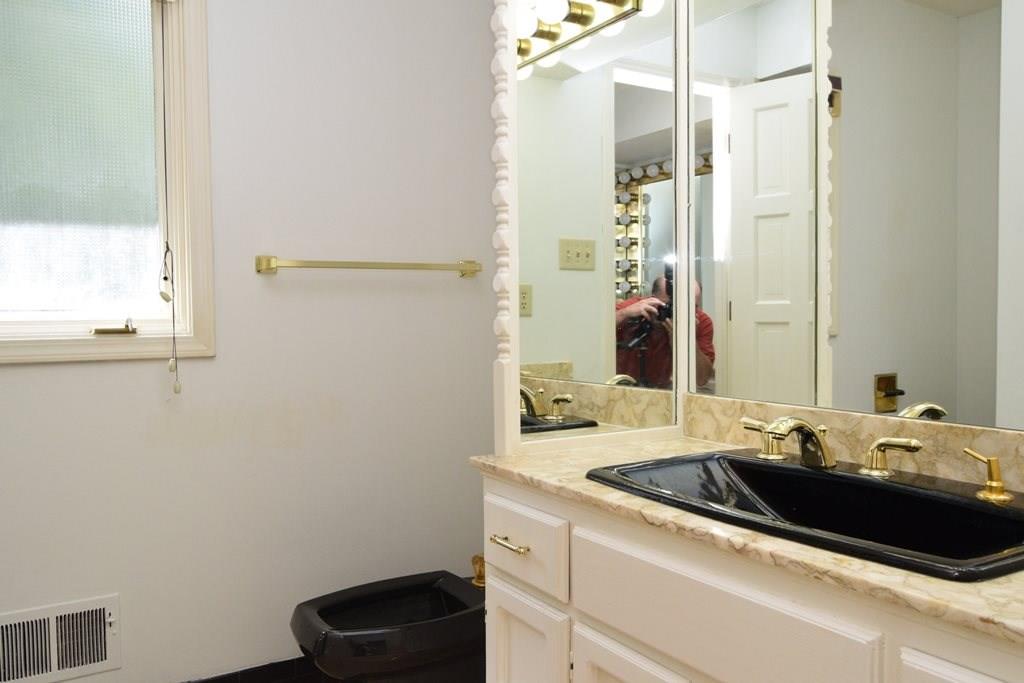 8930 Shagbark Road Indianapolis, IN 46260 - Photo 18 of 27 Gallery Image 18