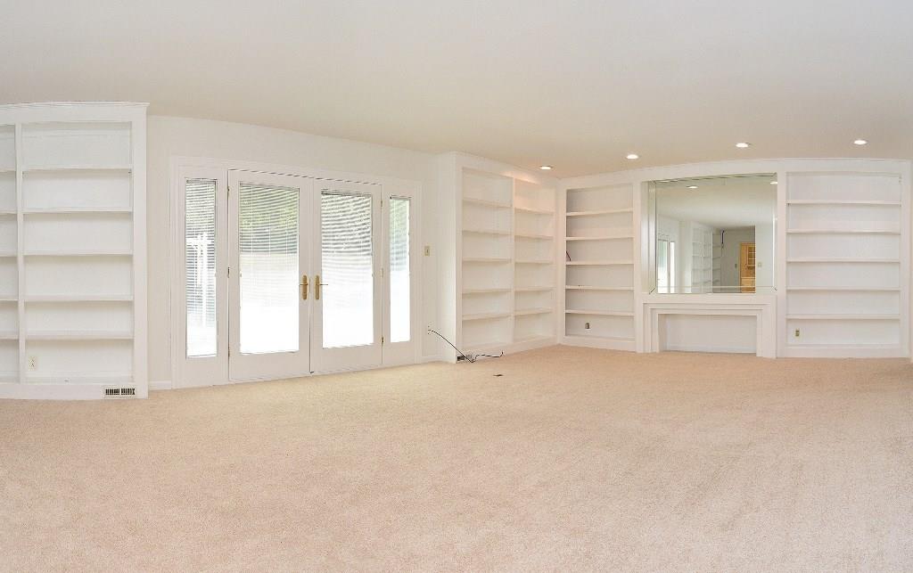 8930 Shagbark Road Indianapolis, IN 46260 - Photo 6 of 27 Gallery Image 6