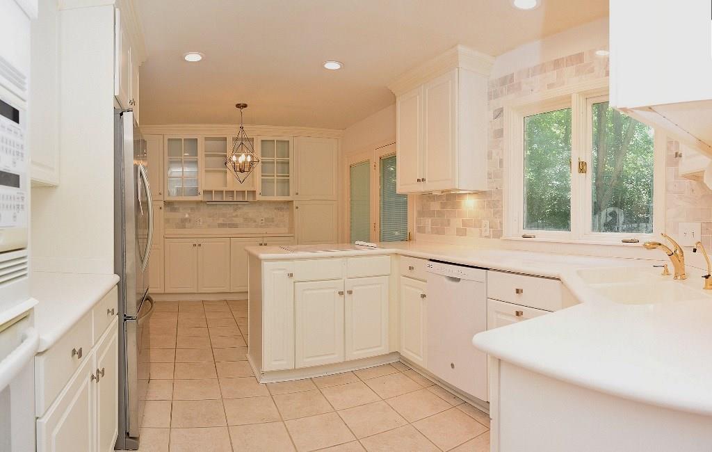 8930 Shagbark Road Indianapolis, IN 46260 - Photo 10 of 27 Gallery Image 10