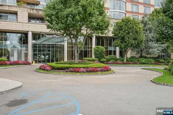 $4,500 | 8100 River Road, Unit 210, North Bergen, NJ 07047