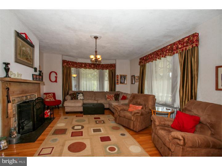 224 North Providence Road Wallingford, PA 19086 - Photo 8 of 24 Living Room
