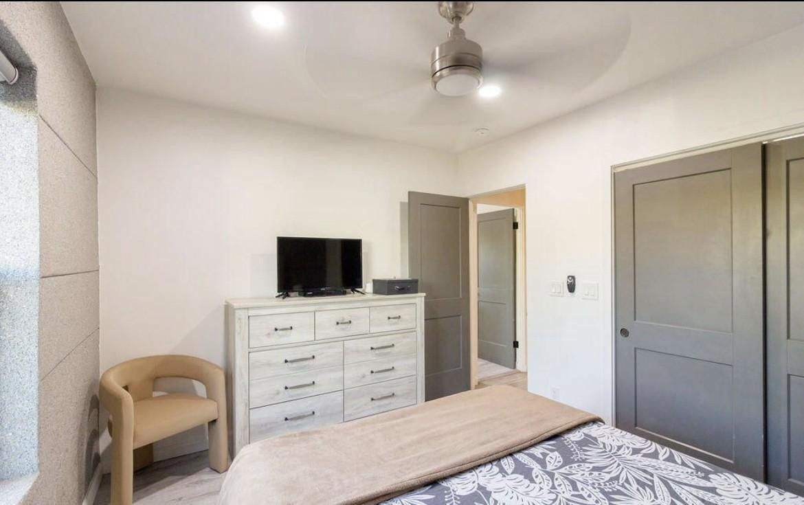 4214 North 20th Street Phoenix, AZ 85016 - Photo 17 of 40 a bedroom with a bed and a television
