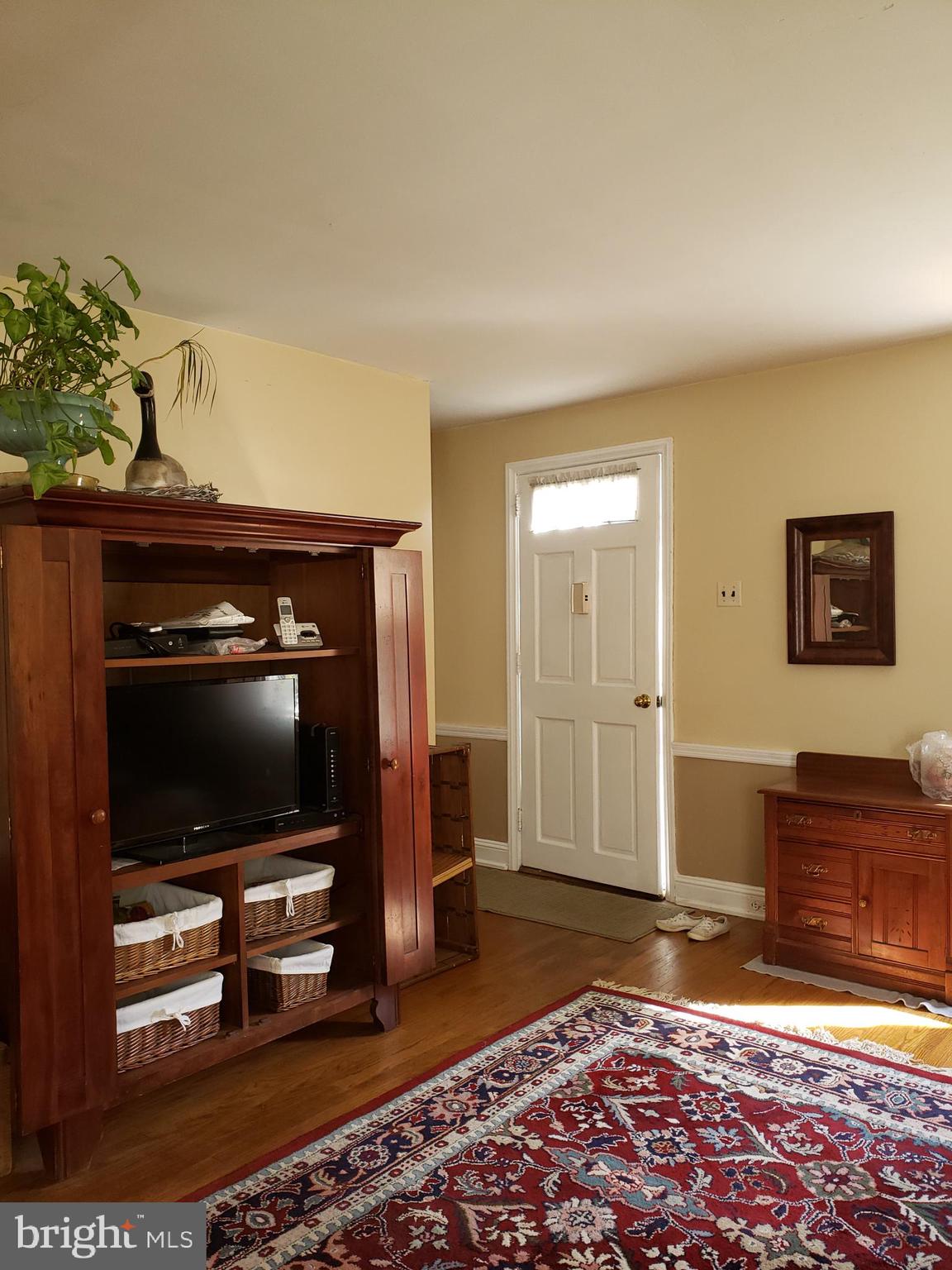 1035 Quarry Hall Road Norristown, PA 19403 - Photo 7 of 38 Living Room