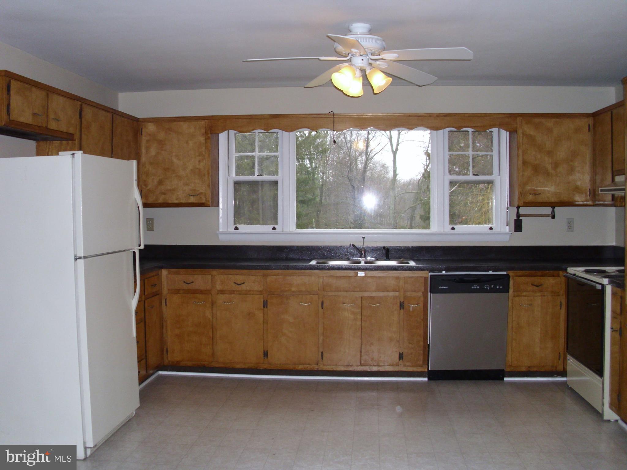 1035 Quarry Hall Road Norristown, PA 19403 - Photo 8 of 38 Kitchen
