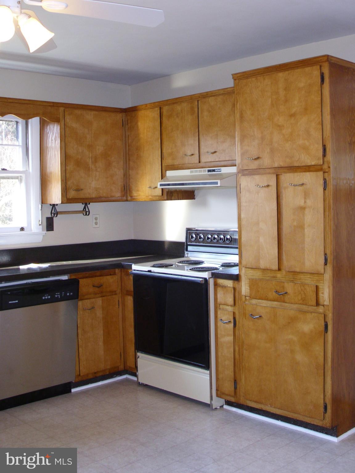 1035 Quarry Hall Road Norristown, PA 19403 - Photo 9 of 38 Kitchen