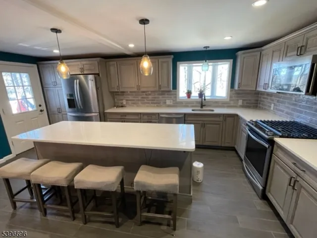 $3,200 | 94 New York Avenue, Lake Hopatcong, NJ 07849