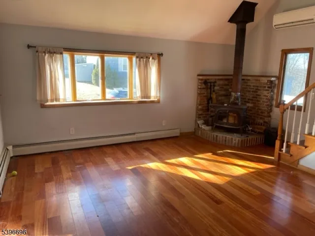 $3,200 | 94 New York Avenue, Lake Hopatcong, NJ 07849