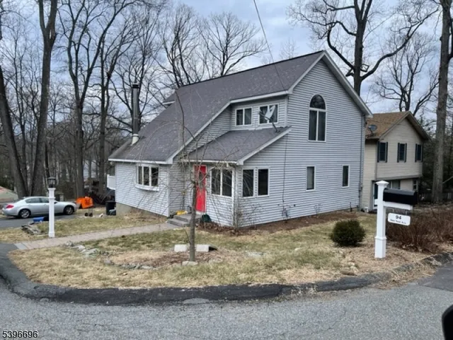 $3,200 | 94 New York Avenue, Lake Hopatcong, NJ 07849