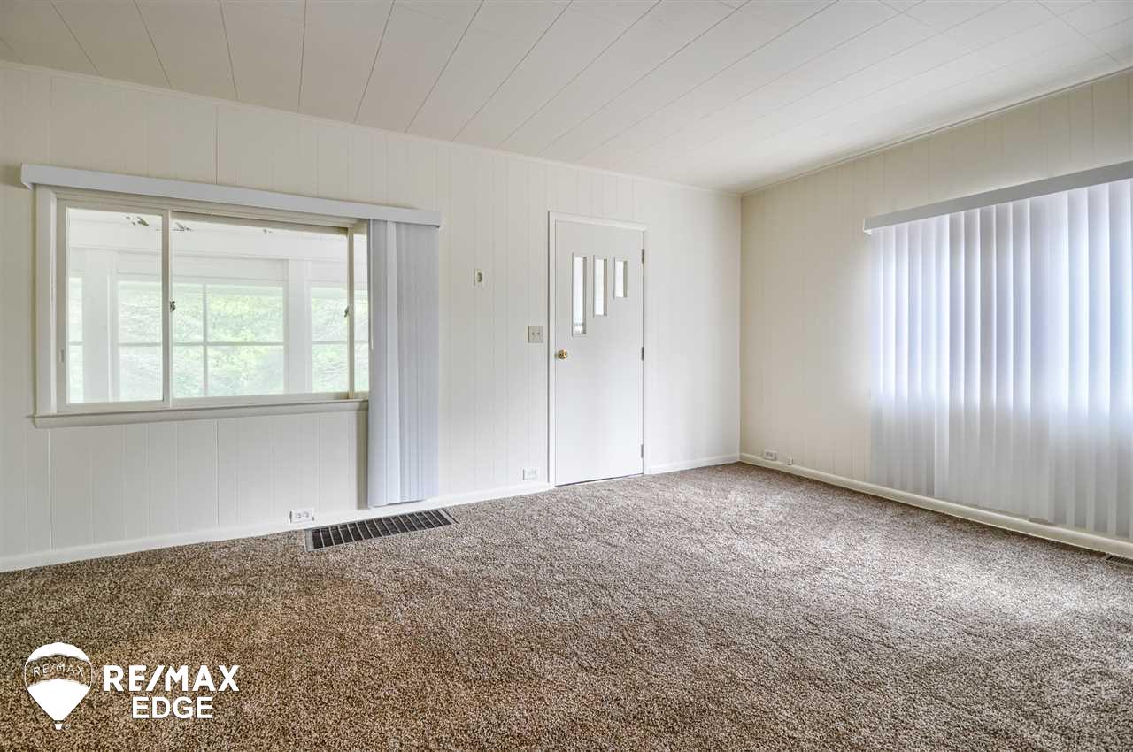 6037 North Irish Road Davison, MI 48423 - Photo 10 of 32 31391485-9.JPG