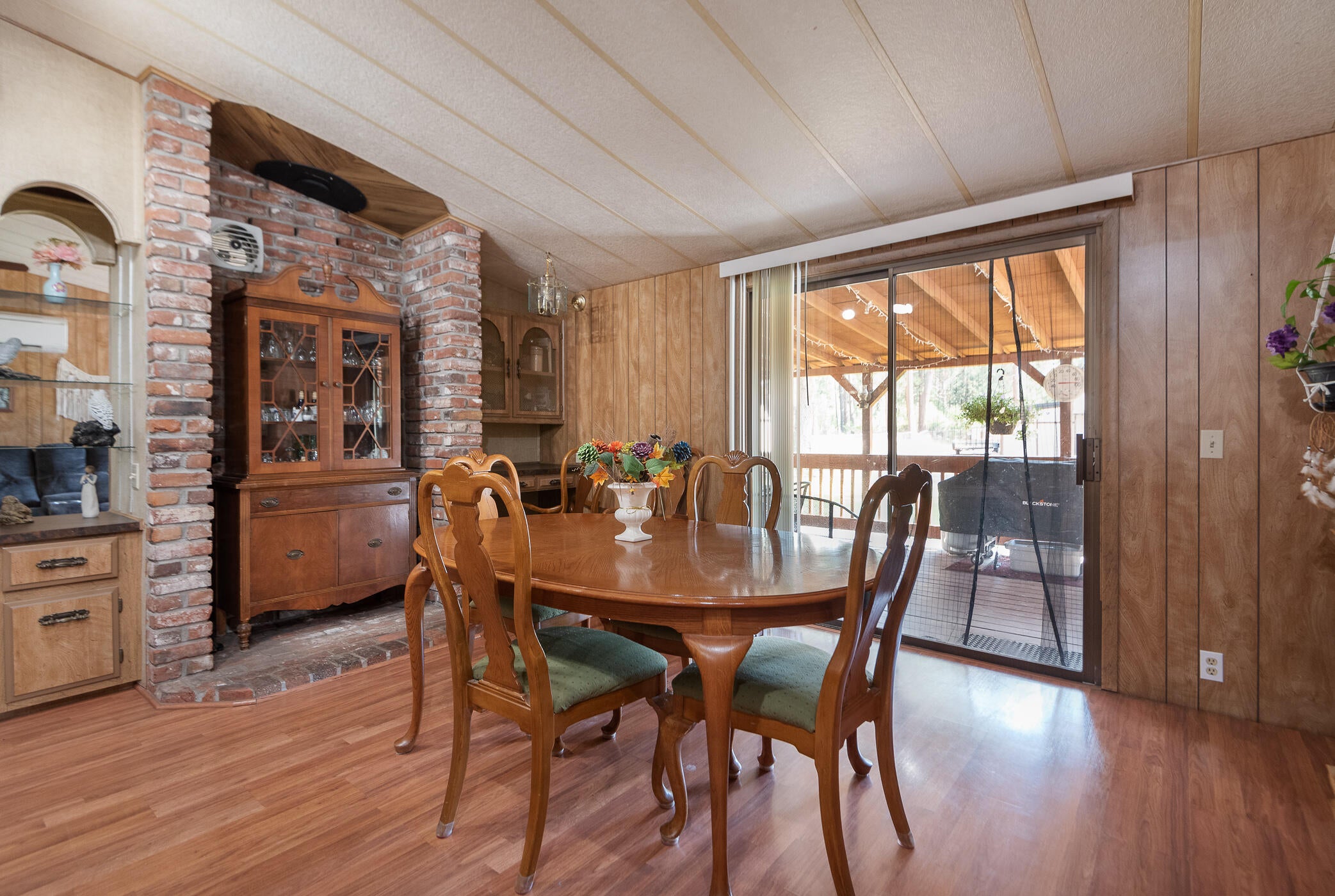 19245 Apache Road Bend, OR 97702 - Photo 11 of 33 dining room